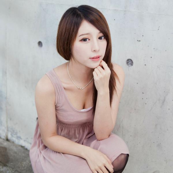 張齊郡 张齐郡  台湾正妹张齐郡《2013-JuLie玉美人!》写真集：墨绿连衣短裙黑丝美腿唯美私房第19张图片