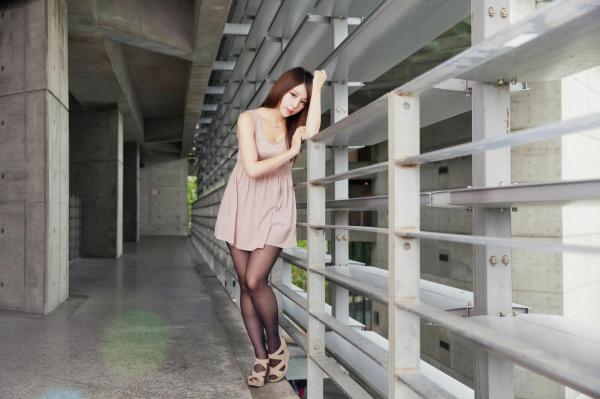 張齊郡 张齐郡  台湾正妹张齐郡《2013-JuLie玉美人!》写真集：墨绿连衣短裙黑丝美腿唯美私房第24张图片