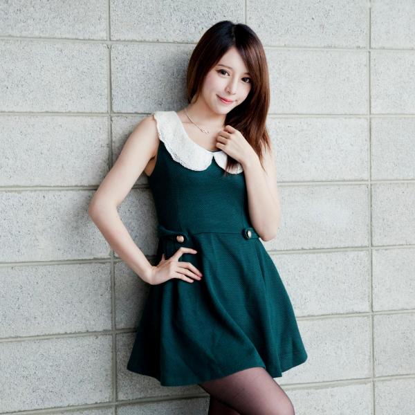 張齊郡 张齐郡  台湾正妹张齐郡《2013-JuLie玉美人!》写真集：墨绿连衣短裙黑丝美腿唯美私房第37张图片