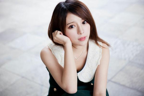 張齊郡 张齐郡  台湾正妹张齐郡《2013-JuLie玉美人!》写真集：墨绿连衣短裙黑丝美腿唯美私房第54张图片