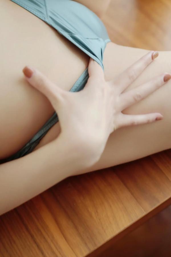 小日向愛 小日向結衣 小日向結衣 - 手ブラの向こう側：日本女神家居私房大尺度性感内衣写真第36张图片