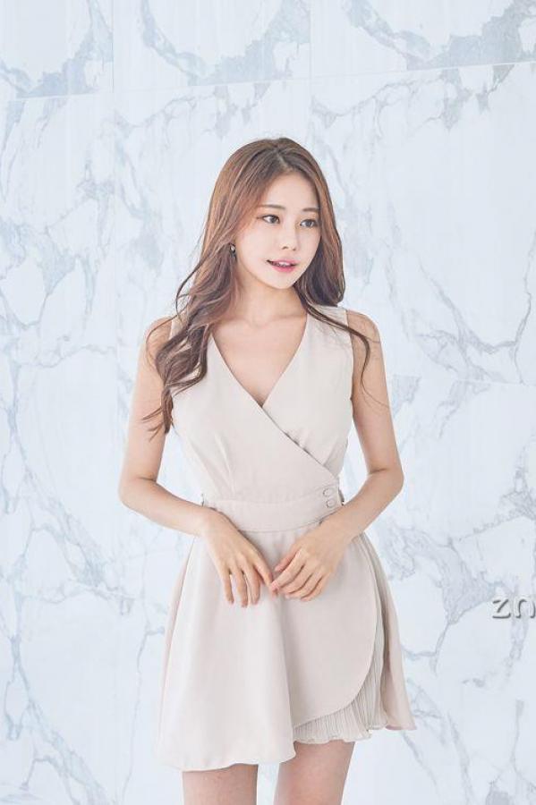 김민영 金敏英  金敏英- 街拍气质女装养眼写真第102张图片