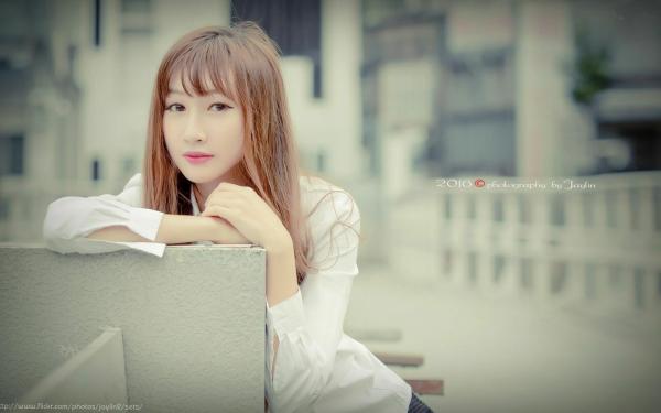 Magic_kiki77 琪琪  台湾正妹琪琪户外职场OL风格写真，白衬衫黑丝袜美腿诱惑，尽显清纯御姐气质第5张图片