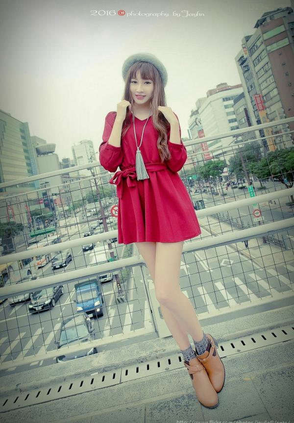 Magic_kiki77 琪琪  台湾正妹琪琪户外职场OL风格写真，白衬衫黑丝袜美腿诱惑，尽显清纯御姐气质第14张图片