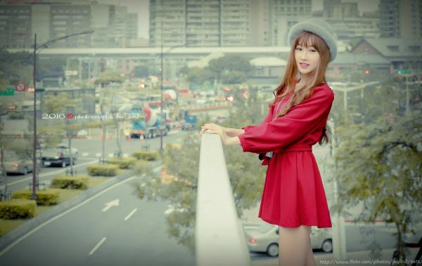 Magic_kiki77 琪琪  台湾正妹琪琪户外职场OL风格写真，白衬衫黑丝袜美腿诱惑，尽显清纯御姐气质第19张图片