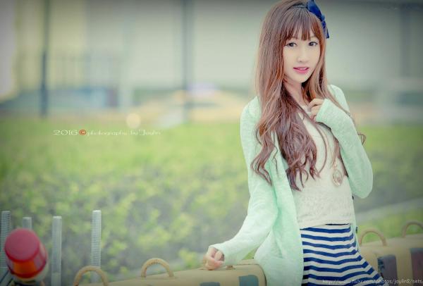 Magic_kiki77 琪琪  台湾正妹琪琪户外职场OL风格写真，白衬衫黑丝袜美腿诱惑，尽显清纯御姐气质第34张图片