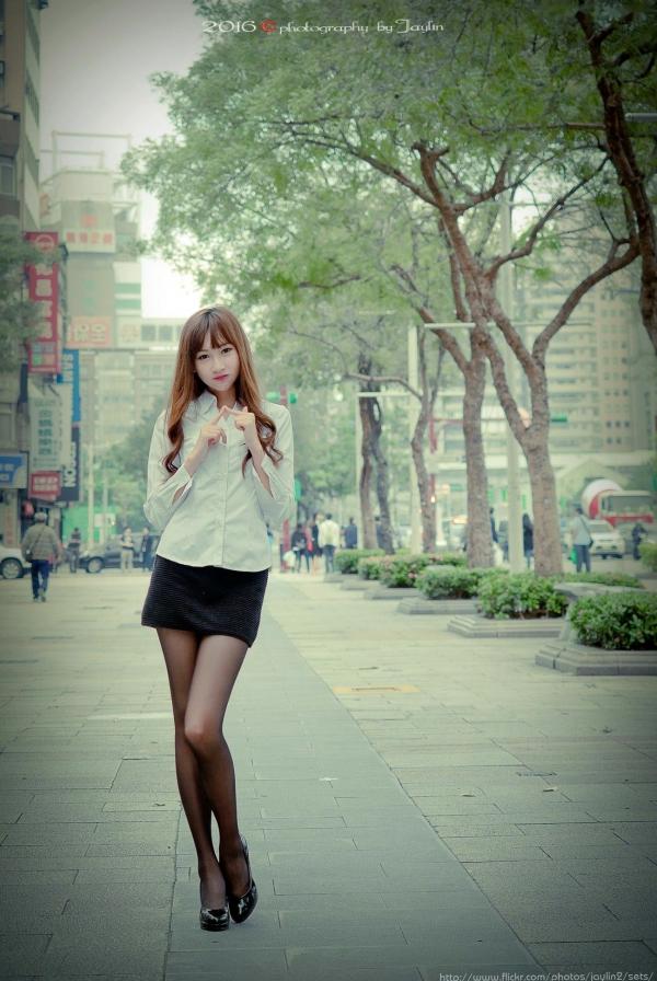 Magic_kiki77 琪琪  台湾正妹琪琪户外职场OL风格写真，白衬衫黑丝袜美腿诱惑，尽显清纯御姐气质第40张图片