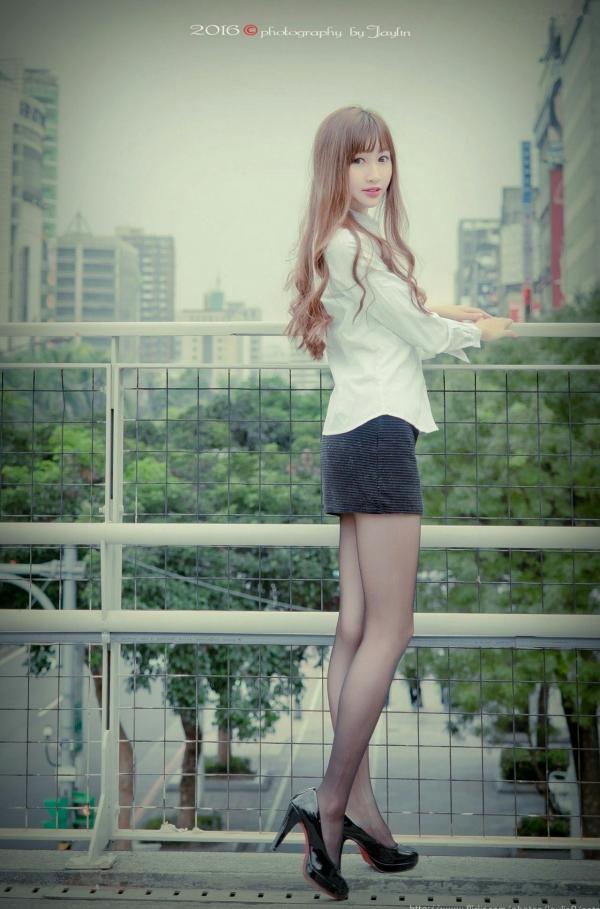 Magic_kiki77 琪琪  台湾正妹琪琪户外职场OL风格写真，白衬衫黑丝袜美腿诱惑，尽显清纯御姐气质第41张图片