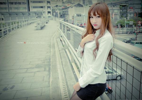 Magic_kiki77 琪琪  台湾正妹琪琪户外职场OL风格写真，白衬衫黑丝袜美腿诱惑，尽显清纯御姐气质第43张图片