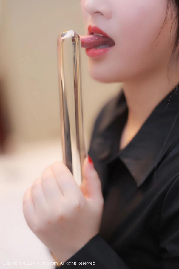 陈诗诗 诗诗  [XiuRen]高清写真图 2024.05.20 No.8569 诗诗kiki 黑丝美腿第20张图片