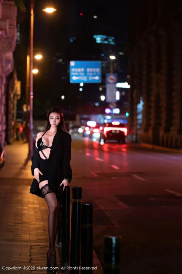 闫雪松 松果儿 [XiuRen]高清写真图 2025.10.23 No.10899 果儿Victoria第8张图片