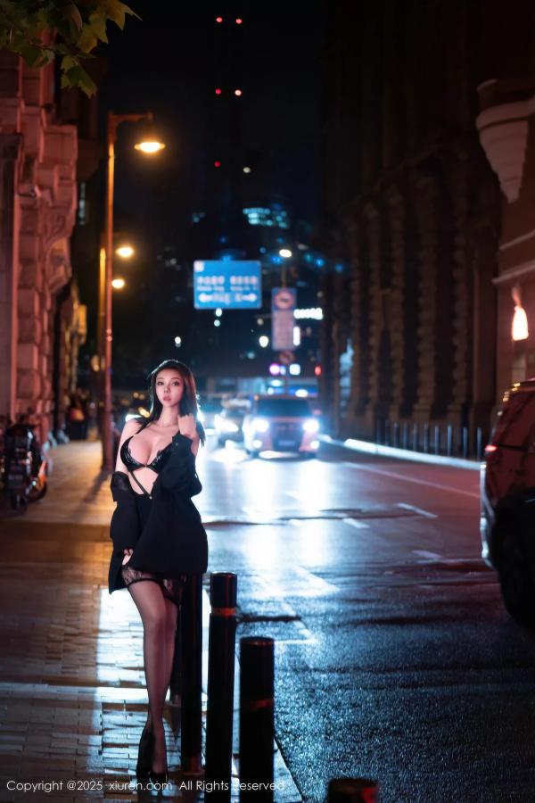 闫雪松 松果儿 [XiuRen]高清写真图 2025.10.23 No.10899 果儿Victoria第12张图片