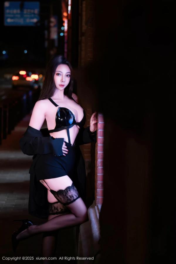 闫雪松 松果儿 [XiuRen]高清写真图 2025.10.23 No.10899 果儿Victoria第13张图片