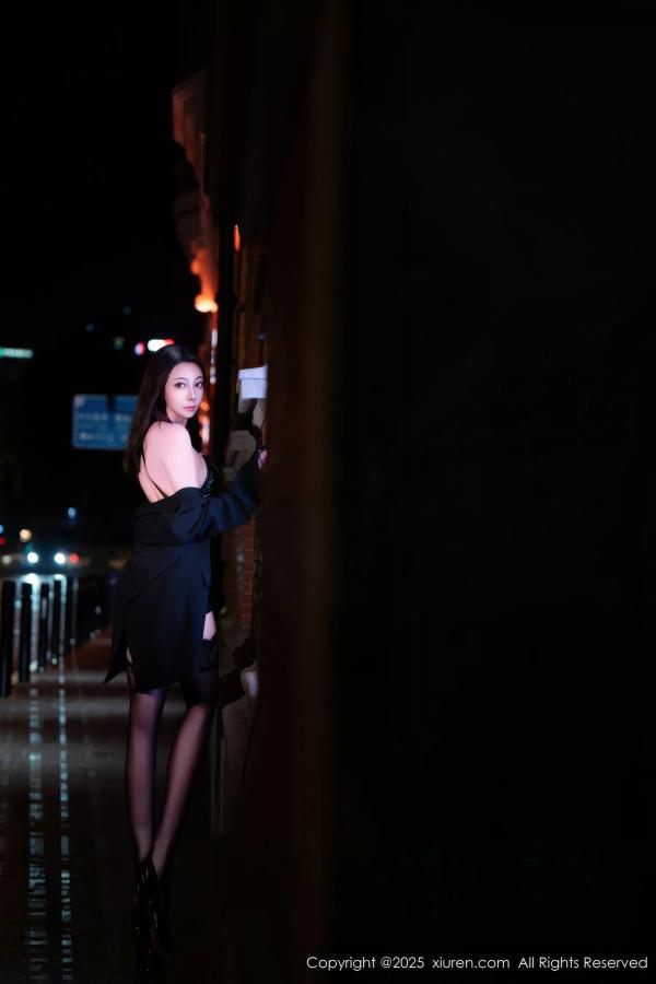 闫雪松 松果儿 [XiuRen]高清写真图 2025.10.23 No.10899 果儿Victoria第15张图片