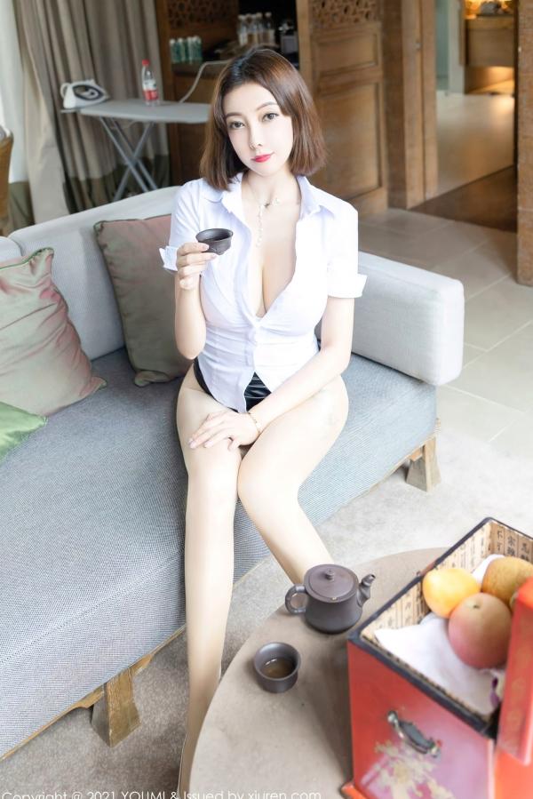 闫雪松 松果儿  尤蜜荟果儿Victoria阳朔旅拍：洁白衬衫搭配性感镂空内衣，展现极品傲人身材与诱惑丝袜美腿，室内私房大尺度写真第14张图片