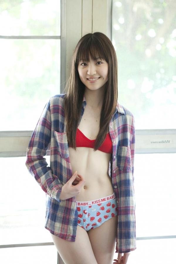 船岡咲 船冈咲  船冈咲写真集：清纯校服与湿身泳池，演绎毕业季的梦幻少女清新诱惑，纯欲气质，甜美治愈，Angel Kiss系列原版珍藏第2张图片