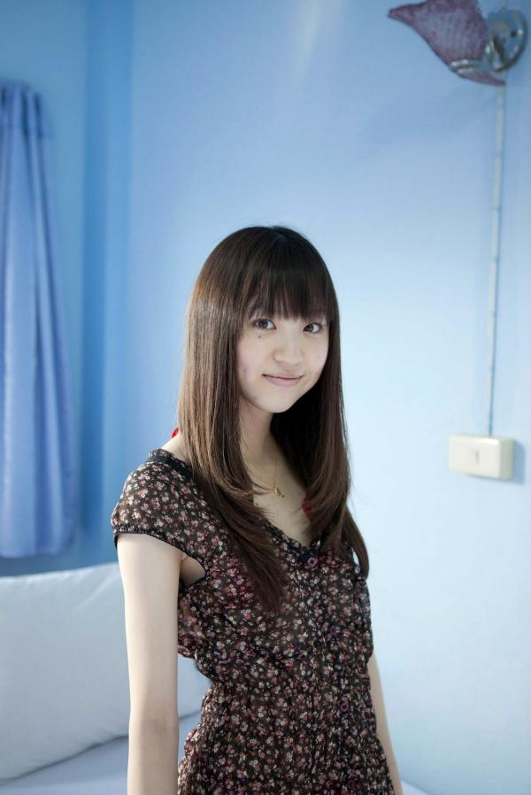 船岡咲 船冈咲  船冈咲写真集：清纯校服与湿身泳池，演绎毕业季的梦幻少女清新诱惑，纯欲气质，甜美治愈，Angel Kiss系列原版珍藏第35张图片