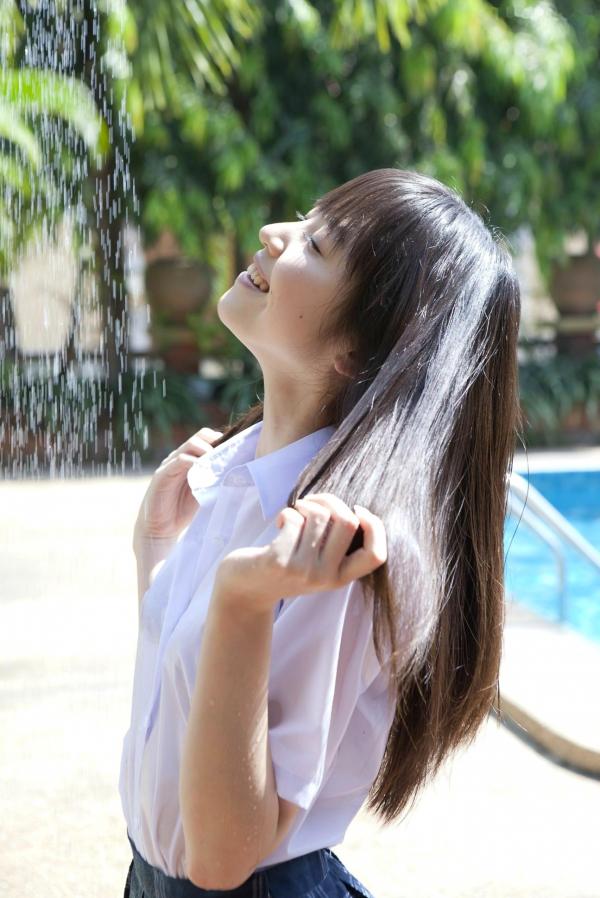 船岡咲 船冈咲  船冈咲写真集：清纯校服与湿身泳池，演绎毕业季的梦幻少女清新诱惑，纯欲气质，甜美治愈，Angel Kiss系列原版珍藏第58张图片