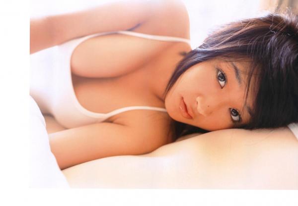 島本里沙 岛本里沙  岛本里沙写真集《オトナのカラダ》：海滩泳装与清纯校服诱惑，童颜巨乳私房精选 [83P]第32张图片