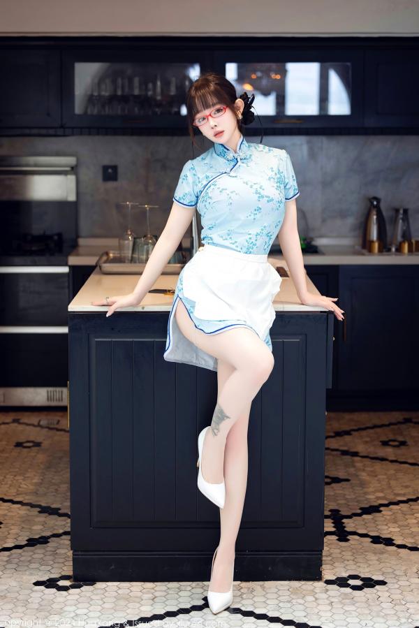 王语纯 王雨纯  HuaYang花漾-593-王雨纯：唯美私房摄影，脱下湖蓝印花旗袍，蕾丝粉色内衣诱惑，展现绝美曲线与极致身材第3张图片