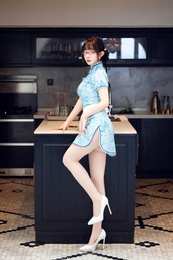 王语纯 王雨纯  HuaYang花漾-593-王雨纯：唯美私房摄影，脱下湖蓝印花旗袍，蕾丝粉色内衣诱惑，展现绝美曲线与极致身材第5张图片