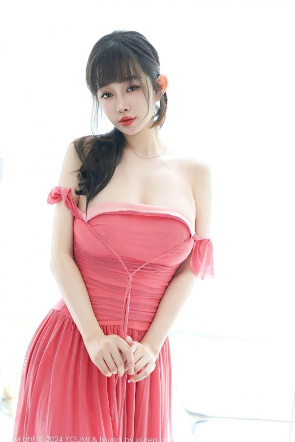 王语纯 王雨纯  YouMi尤蜜荟-1077-王雨纯：红色露肩长裙演绎极致私房，唯美光影尽显曼妙身姿-2024.06.21第30张图片