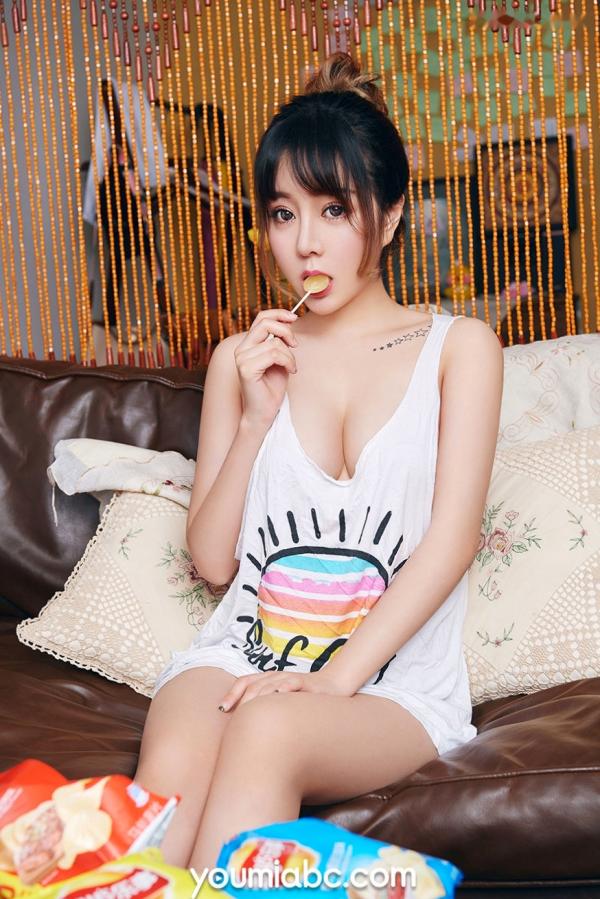 王语纯 王雨纯  YouMi尤蜜：王雨纯演绎《女友宅家日》，性感私房居家风与傲人身材的极致诱惑写真第2张图片
