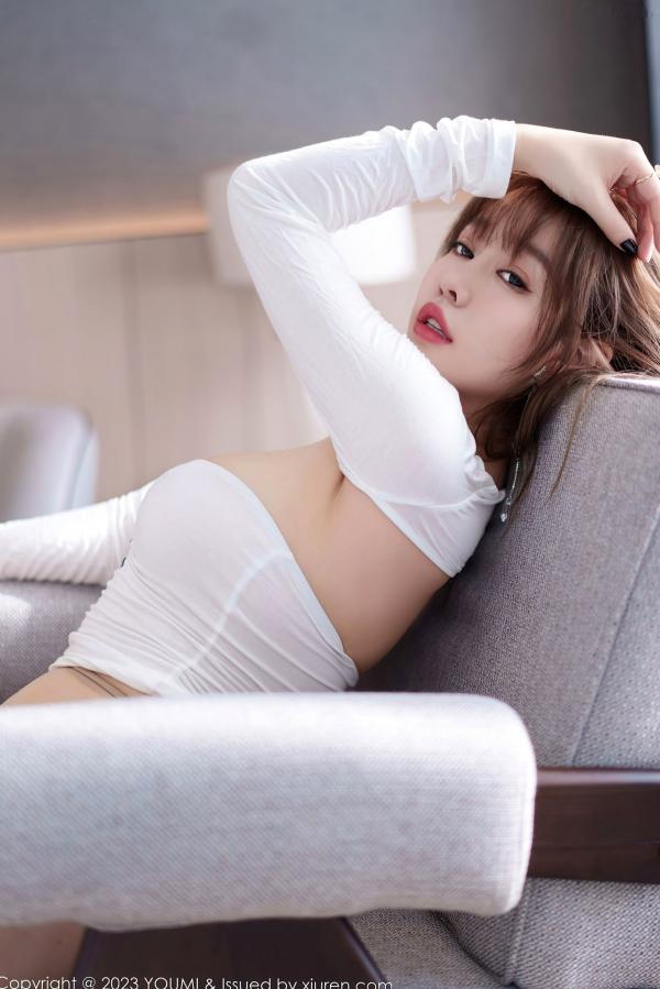 王语纯 王雨纯  YouMi尤蜜荟-961-王雨纯：透肤肉丝尽显傲人曲线，白上衣半褪牛仔裤演绎极致诱惑私房大片第34张图片