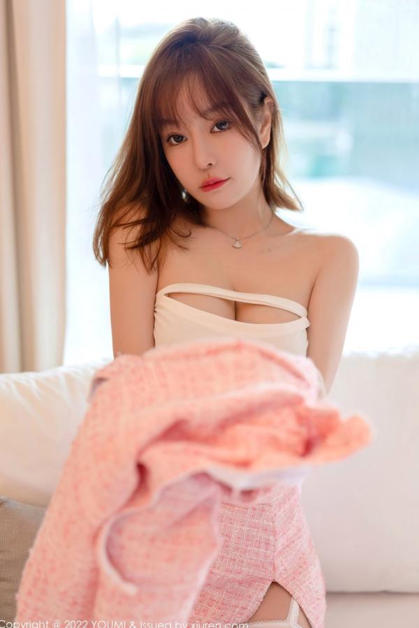 王语纯 王雨纯  YouMi尤蜜荟-749-王雨纯-三亚度假旅拍粉色外衣白丝吊带袜性感私房魅力写真第44张图片