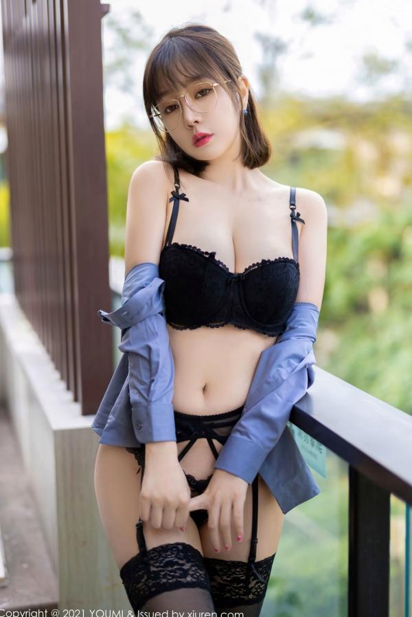 王语纯 王雨纯  YouMi尤蜜荟-王雨纯 成都室外旅拍，职场OL眼镜制服诱惑，蕾丝内衣与性感丝袜视觉盛宴第43张图片