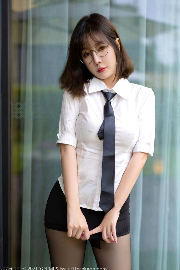 王语纯 王雨纯  YouMi尤蜜荟717期：王雨纯成都旅拍，经典白衬衫配黑丝诱惑，制服私房写真，尽显曼妙身姿，高清御姐风范第12张图片
