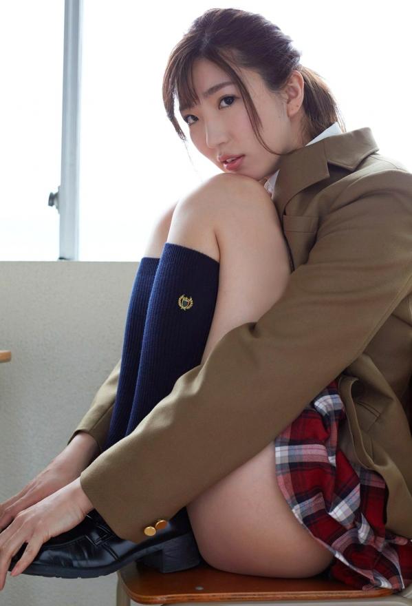 松嶋えいみ   松嶋えいみ《ふたりきりだからって・・・》写真集：课室校园风制服诱惑，极致撩人身材展露第6张图片