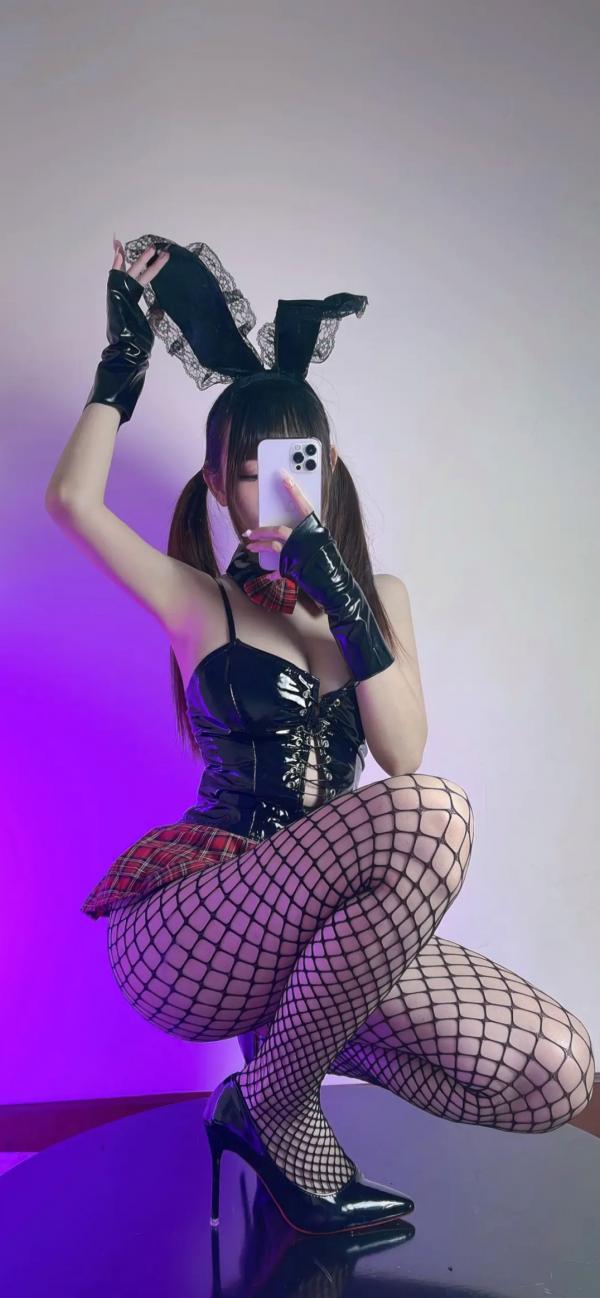 朱小野 朱烨juet  miko酱ww 学院兔女郎制服诱惑，格纹短裙配渔网袜角色扮演私房写真[30P]第9张图片
