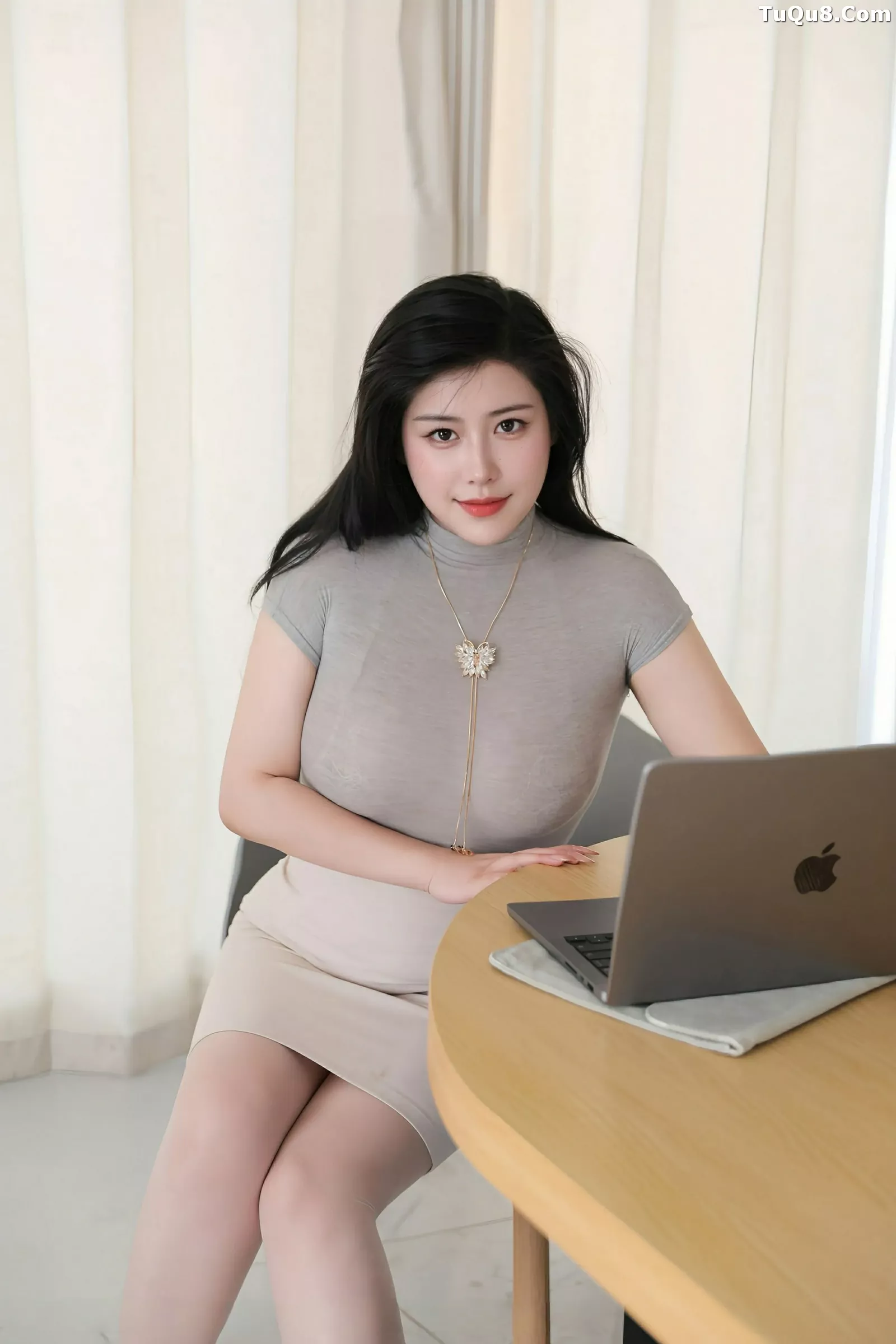 王格 王婉悠 [XiuRen]高清写真图 2025.07.01 No.10488 王婉悠Queen 原色丝袜第18张图片