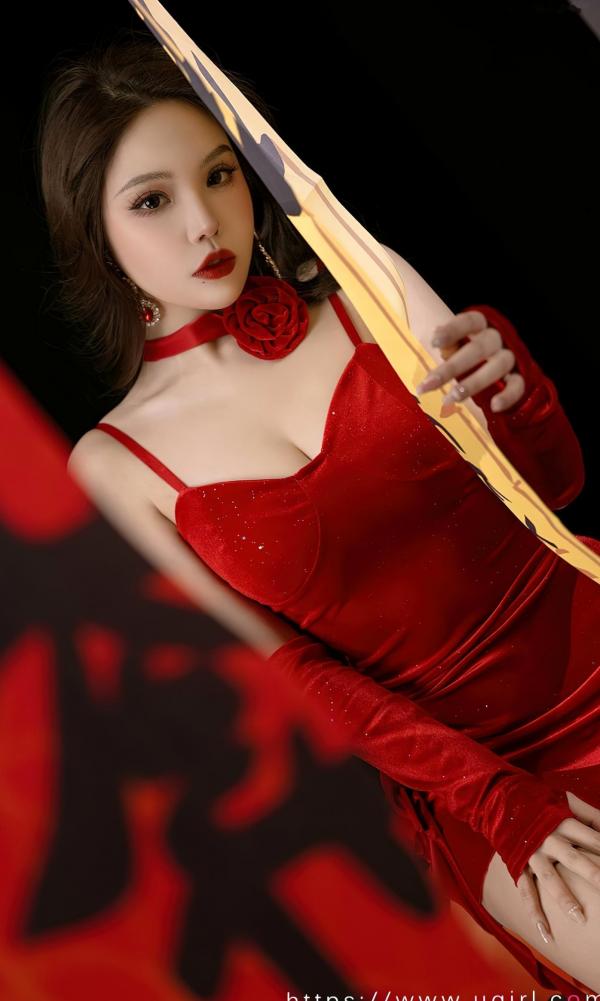 妮小妖   UGirlsApp尤果圈-2771-妮小妖-《三餐烟火》：红丝绒紧身礼服新春贺岁写真，极致妩媚女神范第11张图片