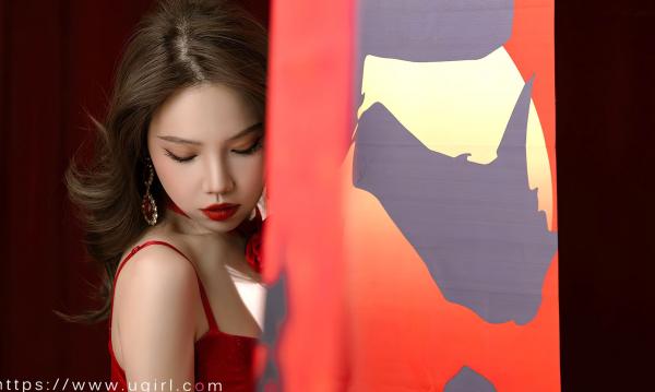 妮小妖   UGirlsApp尤果圈-2771-妮小妖-《三餐烟火》：红丝绒紧身礼服新春贺岁写真，极致妩媚女神范第31张图片