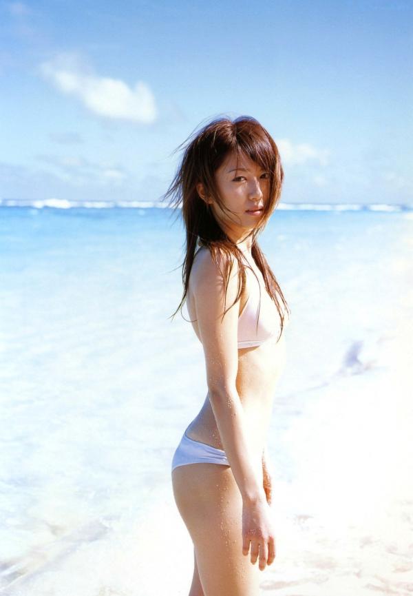 里田まい 里田舞  里田舞《My Life》高清写真集，户外清纯比基尼与唯美光影私房照，展现极致动人魅力系列第7张图片