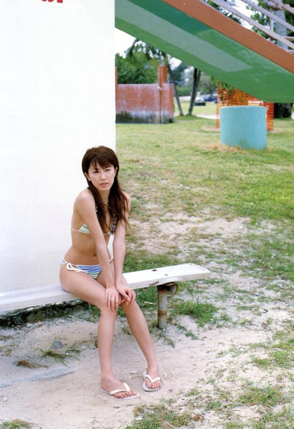 里田まい 里田舞  里田舞《My Life》高清写真集，户外清纯比基尼与唯美光影私房照，展现极致动人魅力系列第19张图片