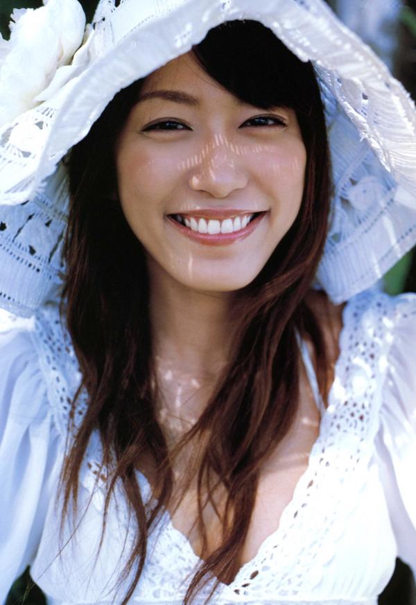 里田まい 里田舞  里田舞《My Life》高清写真集，户外清纯比基尼与唯美光影私房照，展现极致动人魅力系列第25张图片