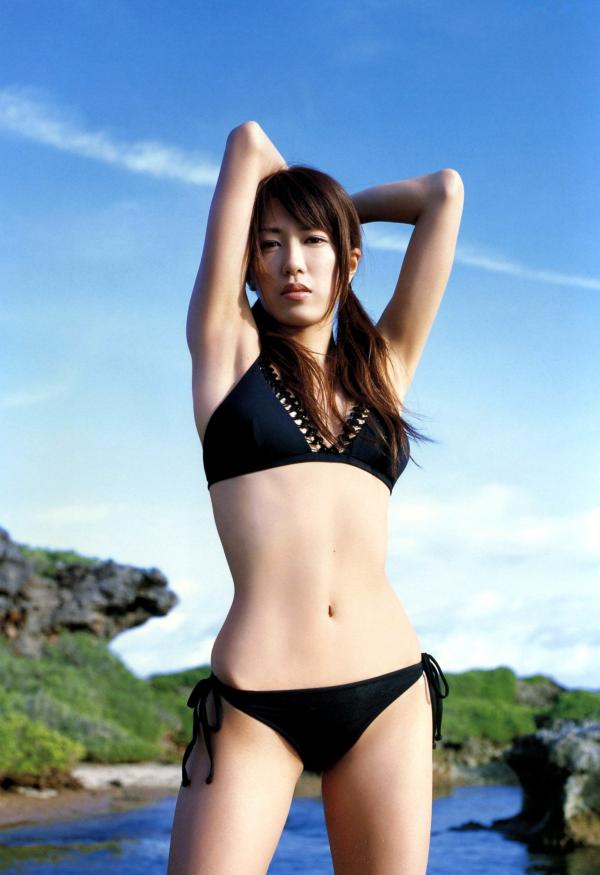里田まい 里田舞  里田舞《My Life》高清写真集，户外清纯比基尼与唯美光影私房照，展现极致动人魅力系列第31张图片