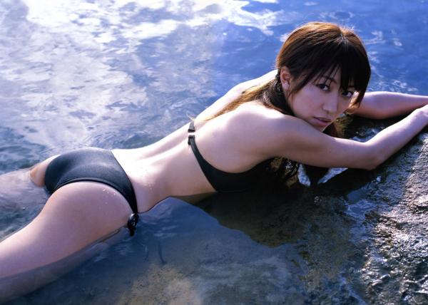 里田まい 里田舞  里田舞《My Life》高清写真集，户外清纯比基尼与唯美光影私房照，展现极致动人魅力系列第33张图片