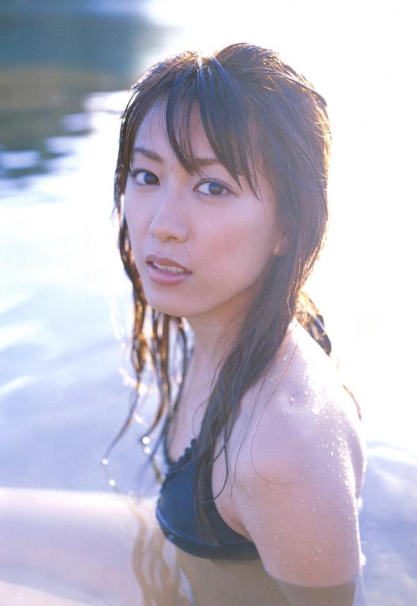 里田まい 里田舞  里田舞《My Life》高清写真集，户外清纯比基尼与唯美光影私房照，展现极致动人魅力系列第36张图片