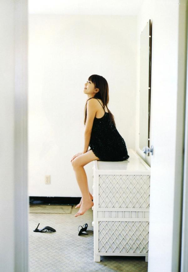 里田まい 里田舞  里田舞《My Life》高清写真集，户外清纯比基尼与唯美光影私房照，展现极致动人魅力系列第37张图片