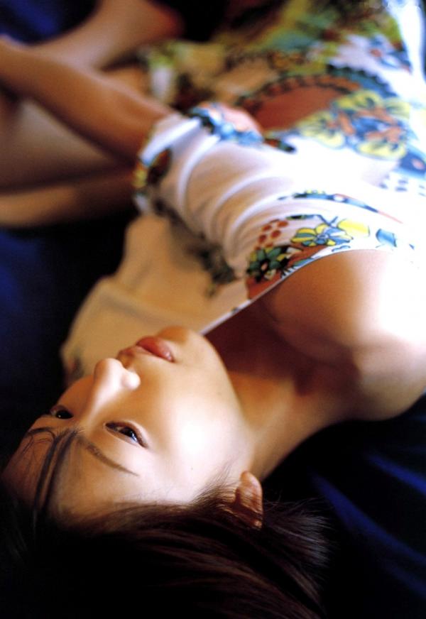 里田まい 里田舞  里田舞《My Life》高清写真集，户外清纯比基尼与唯美光影私房照，展现极致动人魅力系列第46张图片