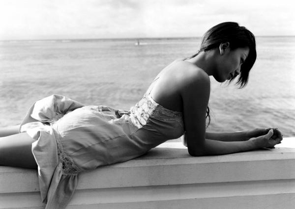 里田まい 里田舞  里田舞《My Life》高清写真集，户外清纯比基尼与唯美光影私房照，展现极致动人魅力系列第53张图片