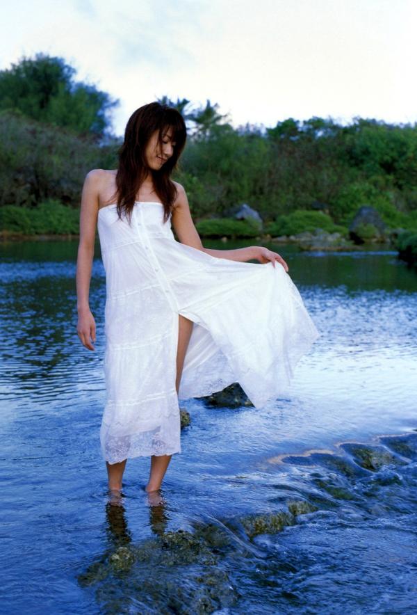 里田まい 里田舞  里田舞《My Life》高清写真集，户外清纯比基尼与唯美光影私房照，展现极致动人魅力系列第70张图片