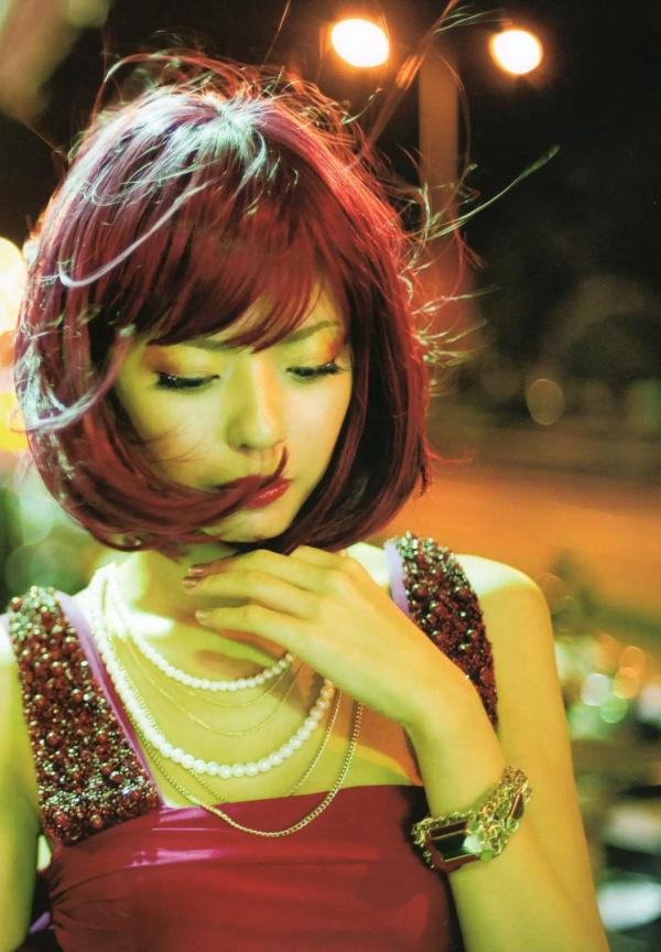 宮地真緒 宫地真绪  宫地真绪出道10周年纪念写真集《Decada》：私房大尺度与野性豹纹风格，展现轻熟性感诱惑魅力第39张图片