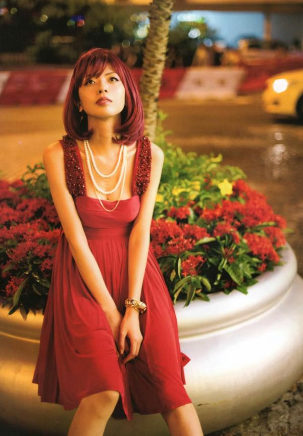 宮地真緒 宫地真绪  宫地真绪出道10周年纪念写真集《Decada》：私房大尺度与野性豹纹风格，展现轻熟性感诱惑魅力第45张图片