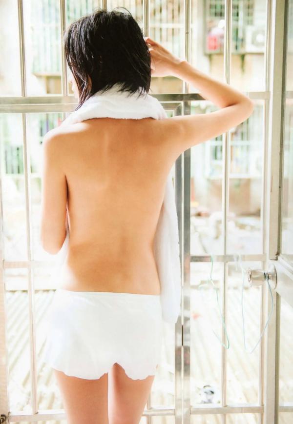 宮地真緒 宫地真绪  宫地真绪出道10周年纪念写真集《Decada》：私房大尺度与野性豹纹风格，展现轻熟性感诱惑魅力第59张图片