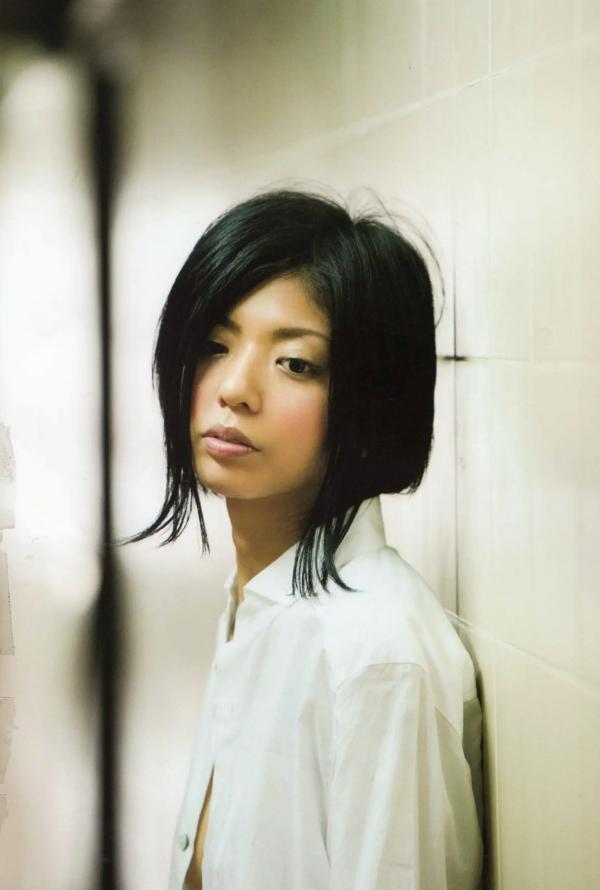 宮地真緒 宫地真绪  宫地真绪出道10周年纪念写真集《Decada》：私房大尺度与野性豹纹风格，展现轻熟性感诱惑魅力第68张图片